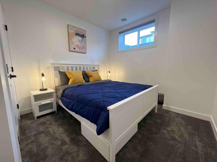 Newly Built 2 Bedroom Suite With Free Parking - Close To Banff National Park, YYC Exteriör bild