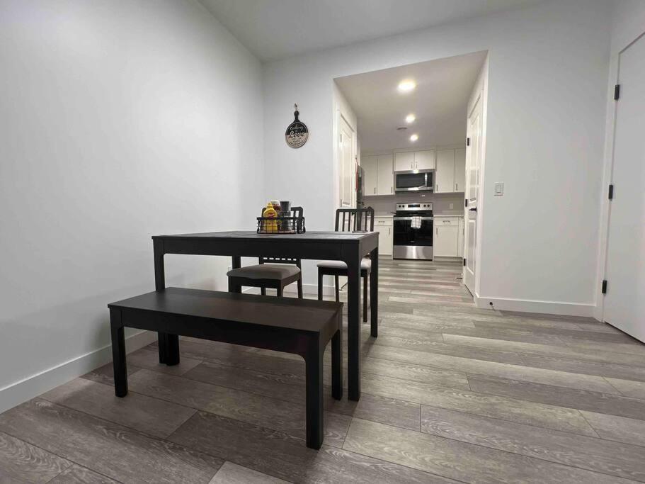 Newly Built 2 Bedroom Suite With Free Parking - Close To Banff National Park, YYC Exteriör bild