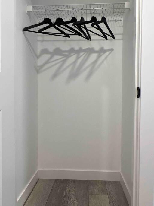 Newly Built 2 Bedroom Suite With Free Parking - Close To Banff National Park, YYC Exteriör bild
